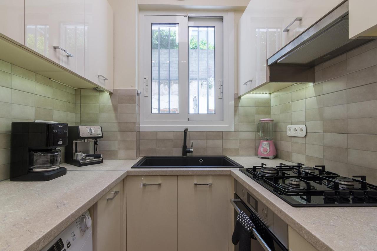 Beautiful And Spacious Apartment In Pagrati Atenas Exterior foto