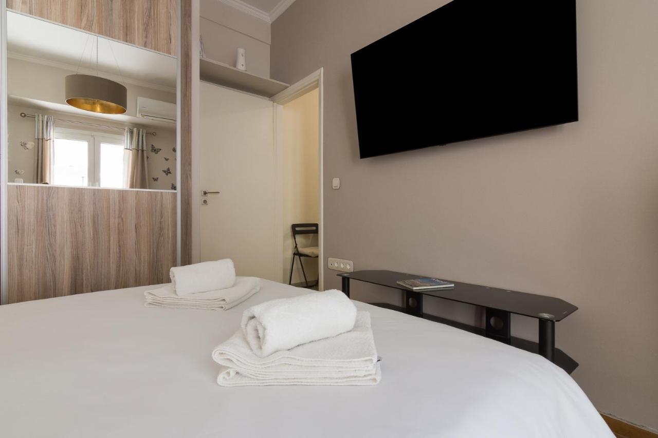 Beautiful And Spacious Apartment In Pagrati Atenas Exterior foto